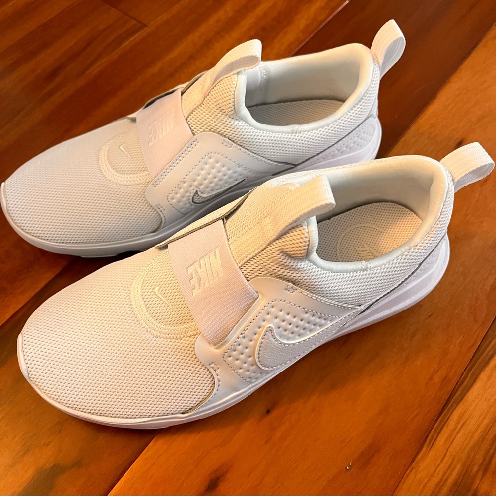 NWOT Nike AD Comfort Sneakers - White